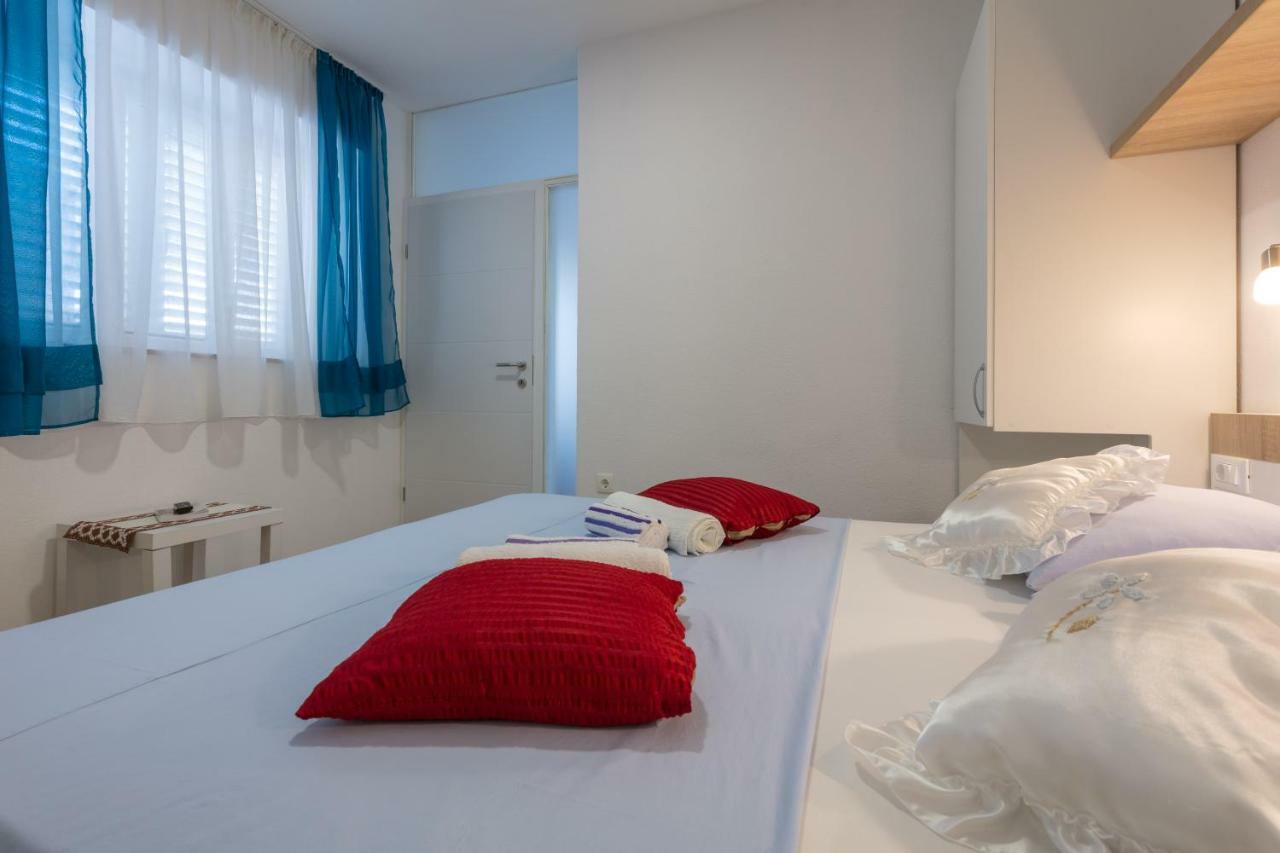 Holiday Home Vesna Baska Voda Bagian luar foto