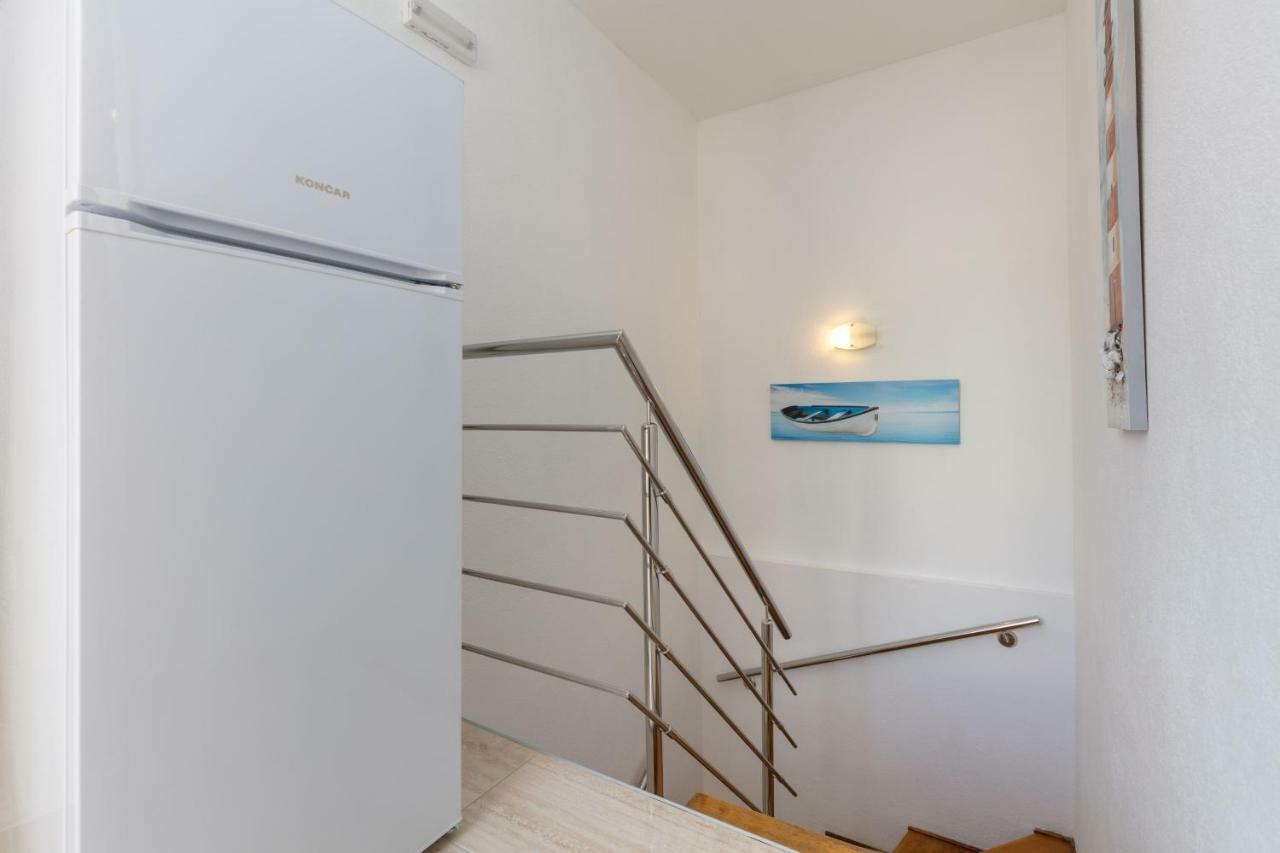 Holiday Home Vesna Baska Voda Bagian luar foto